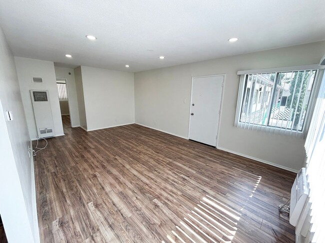 Building Photo - 10237 Commerce Ave