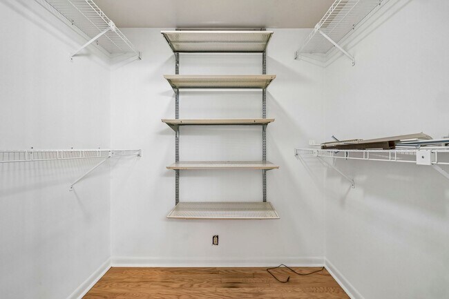 Building Photo - Experience the perfect blend of privacy and open space in this beautifully maintained 3-bedroom, ...