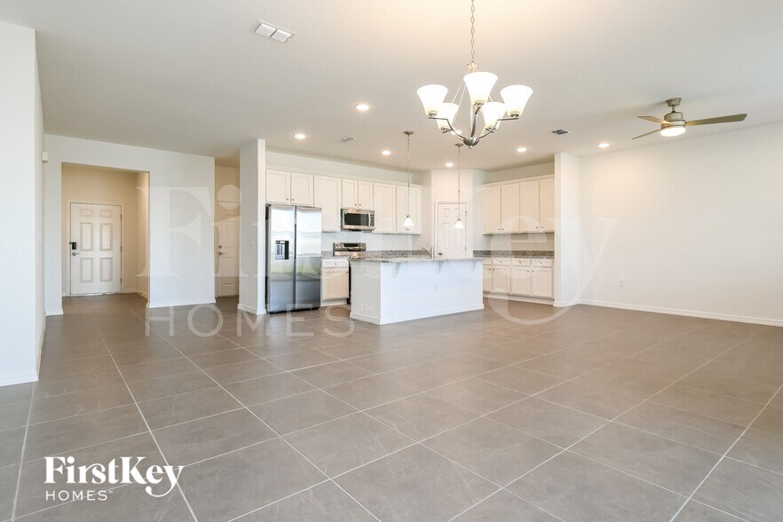 Building Photo - 1240 Spokane Pt