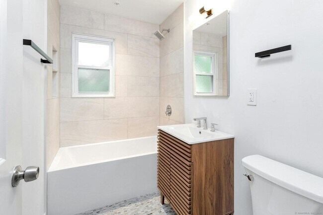 Building Photo - 124 Minturn Pl