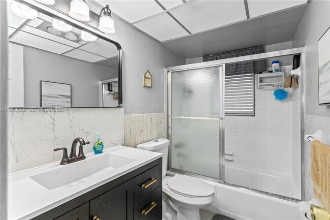 Building Photo - 2200 Diana Dr