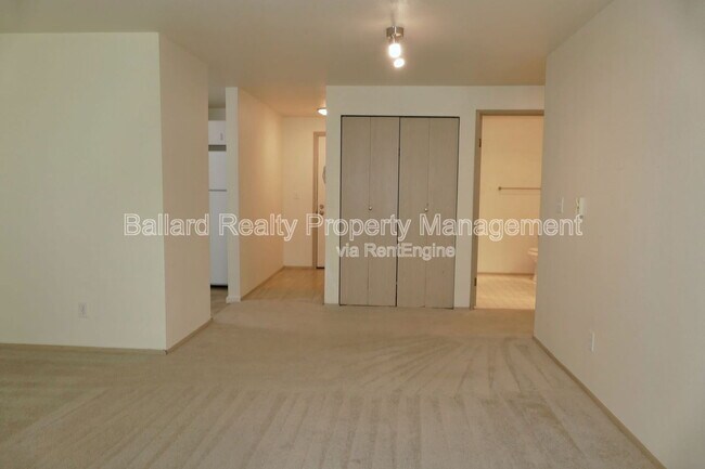 Building Photo - 2244 13th Ave W