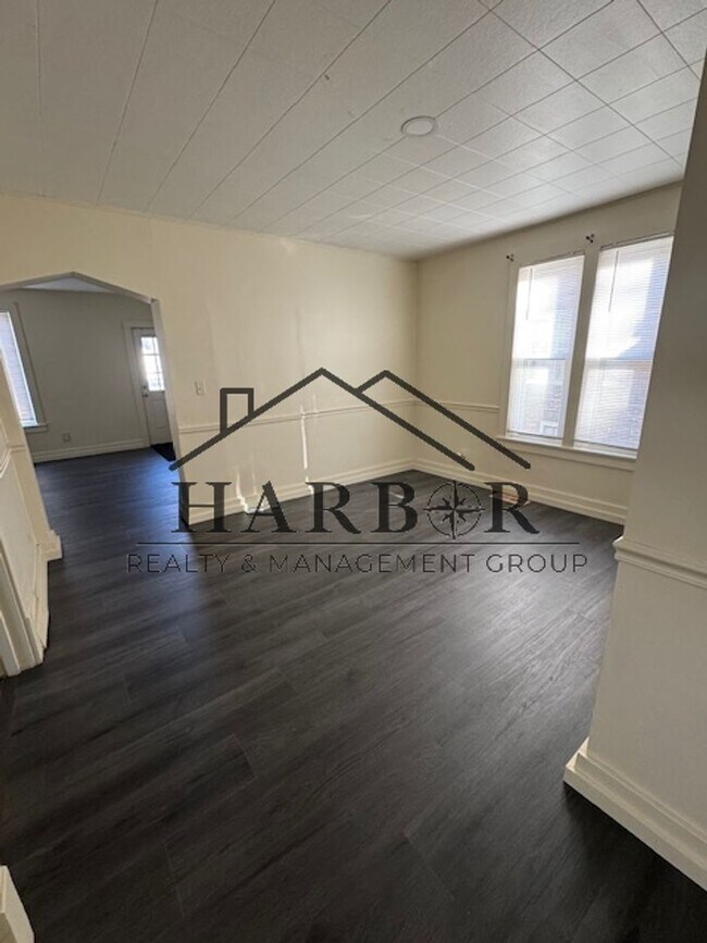 Building Photo - 1/2 Off first full month of rent!