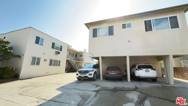 Building Photo - 975 S Kingsley Dr