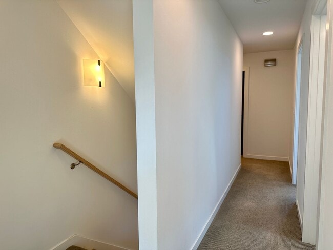 Building Photo - Stunning Central District Townhome