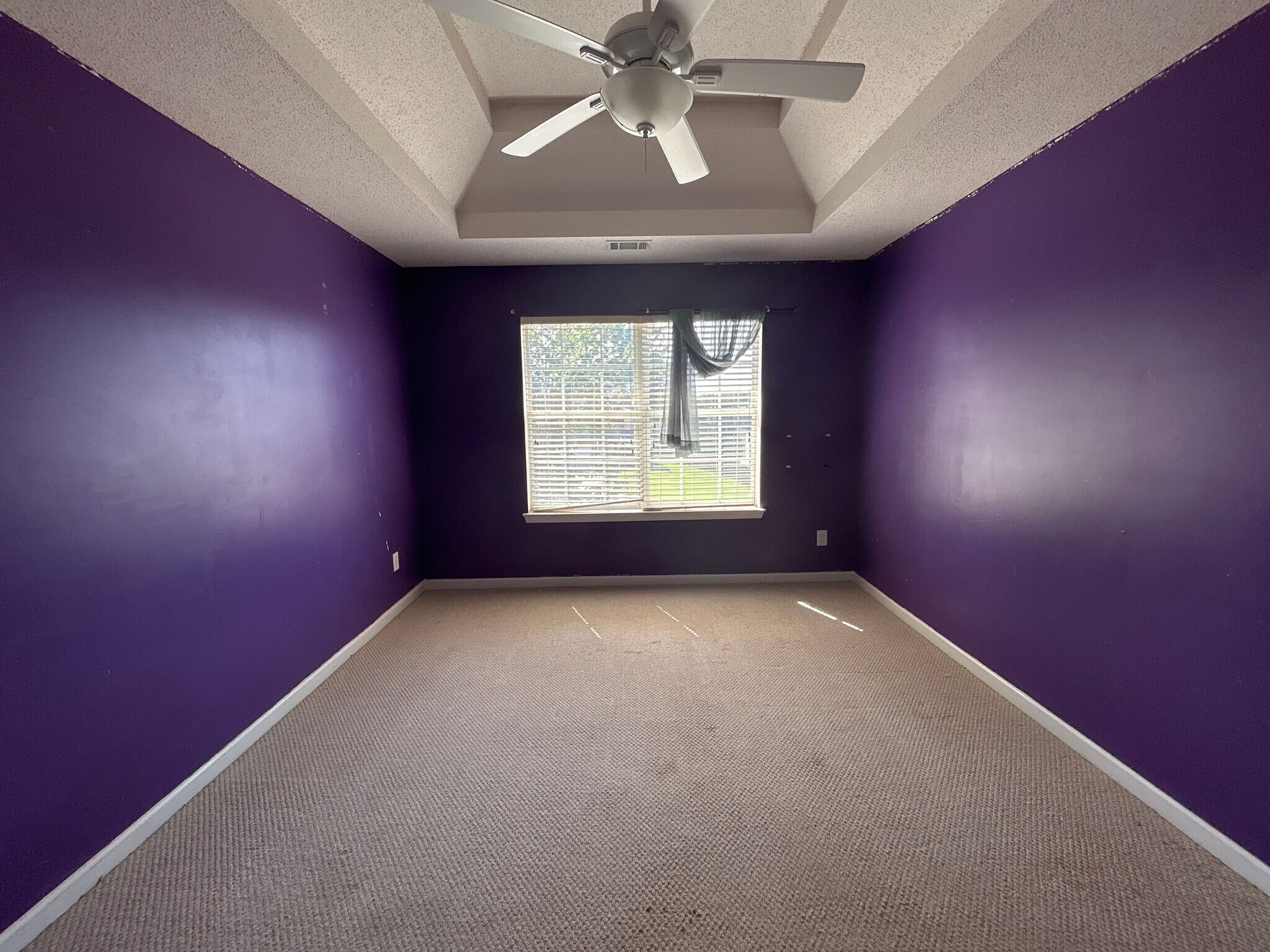 Building Photo - Room in House on Cabana Way