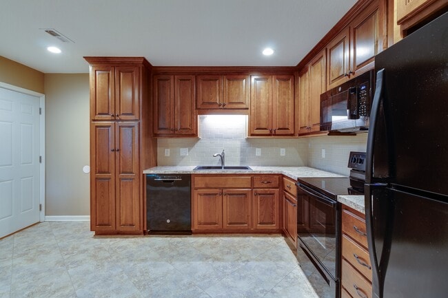 Building Photo - 2808 Ridge Ct
