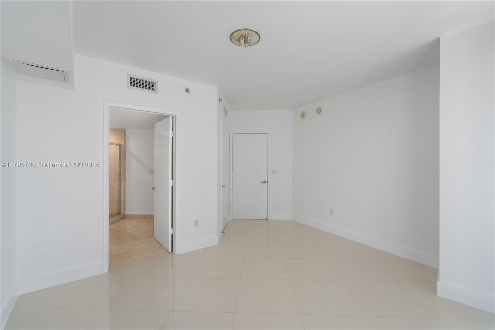 Building Photo - 475 Brickell Ave