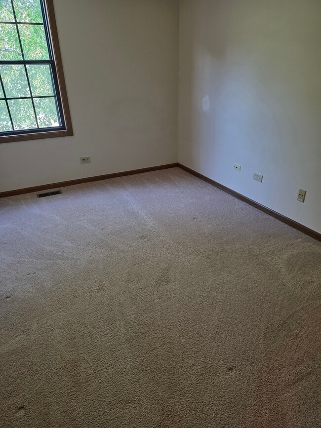 Building Photo - 4601 Olmstead Dr