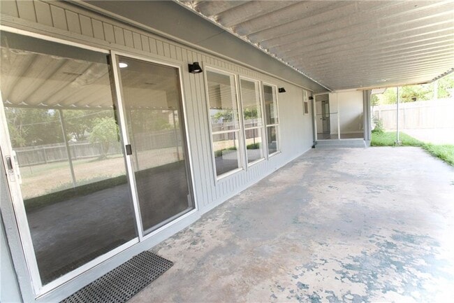 Building Photo - 9518 Meadowheath Dr