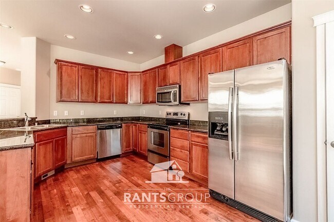 Building Photo - Gorgeous 2 Story Home! Located in Central Lacey!