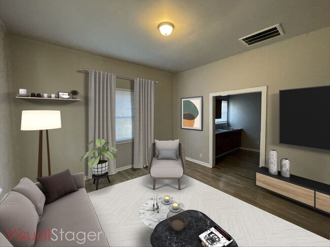 Building Photo - 3 bedroom 2 bathroom renovated house available
