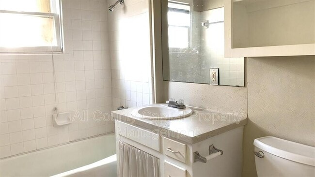 Building Photo - 5210 Guadalupe St