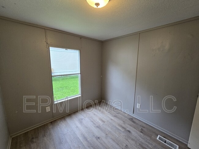 Building Photo - 700 W Ridgeway Ave