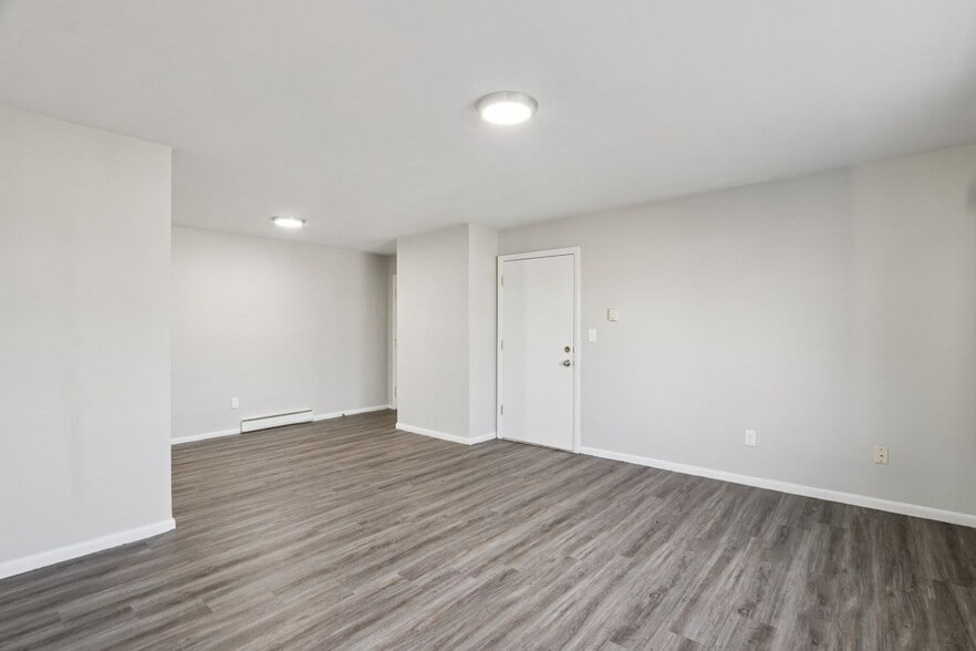 Building Photo - 10 Thorn St