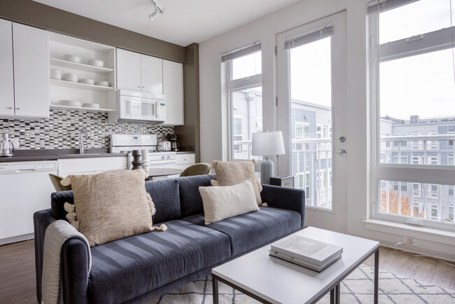 Primary Photo - 445 Artisan Way