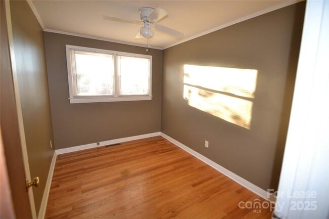 Building Photo - 2037 N Deal Ave