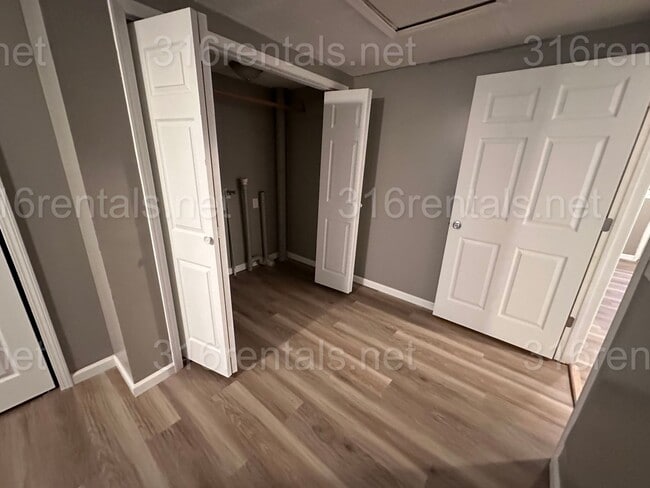 Building Photo - $1345 - 4 bed 1 bath home - Single Family ...