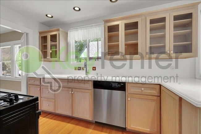 Building Photo - 2933 27th St
