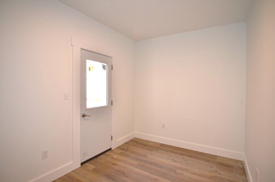 Building Photo - 1607 Race St