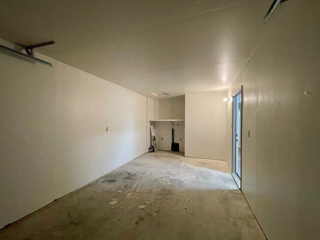 Building Photo - TRO1140-1142