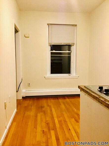 Building Photo - 10 Wait St