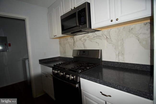 Building Photo - 206 Hickory Ct