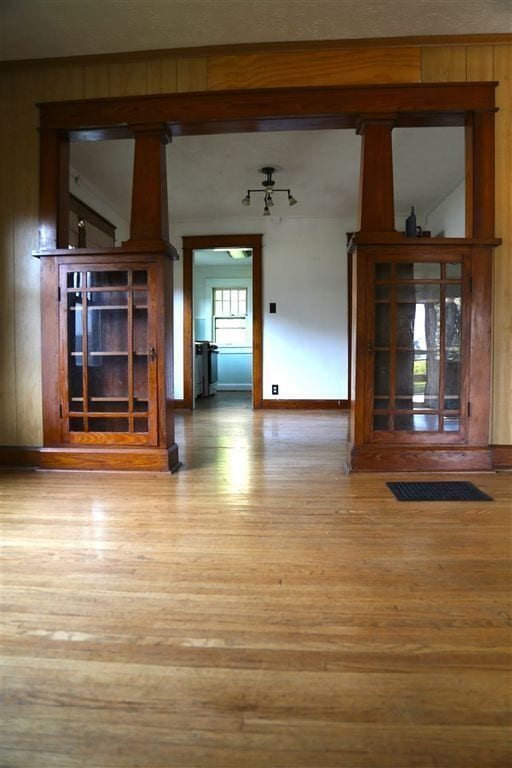 Building Photo - 2 bedroom, 1 bath Home - MUST SEE!