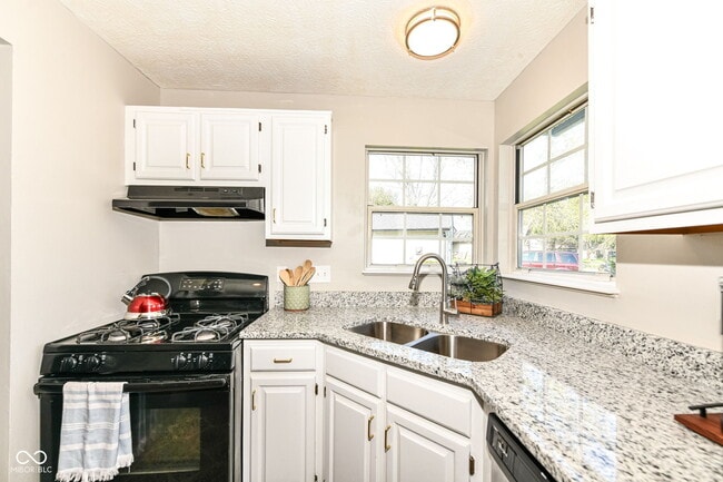 Building Photo - 8506 Friendship Ln