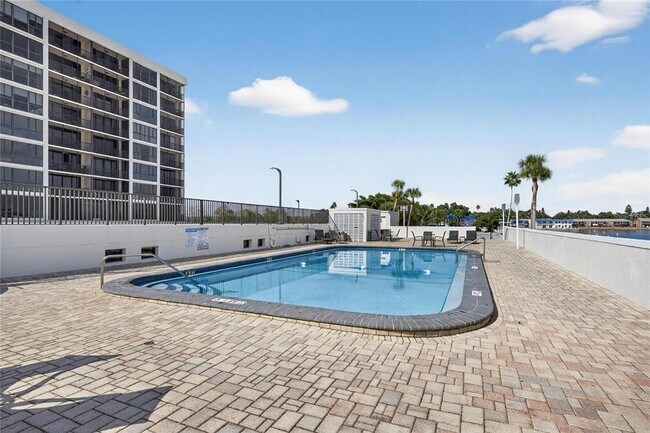 Building Photo - 7100 Sunshine Skyway Ln S