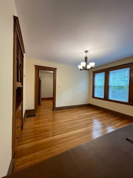 Building Photo - 60 Landseer St
