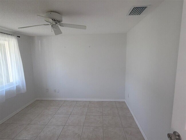 Building Photo - 561 Tarawitt Dr