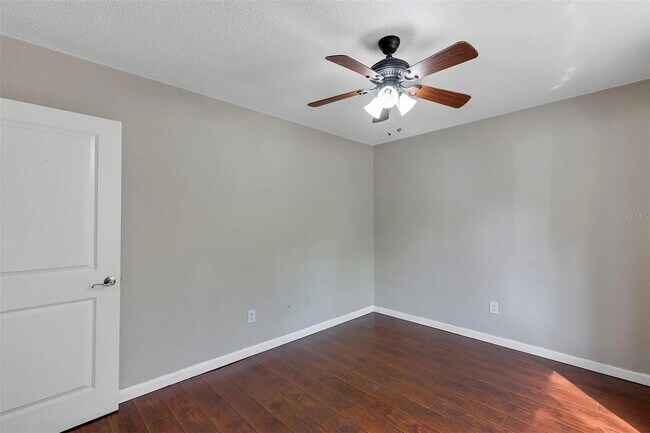 Building Photo - Hawthorne Reserve Condo