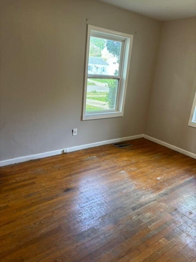 Building Photo - 829 Marcia St SW