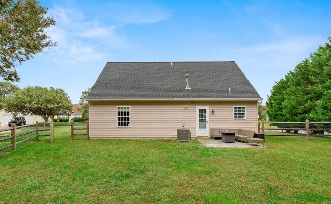 Building Photo - 5601 Skate Ct