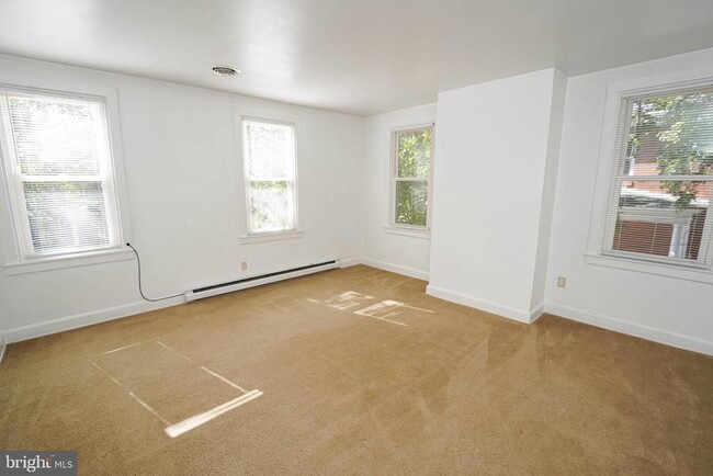 Building Photo - 611 Locust St