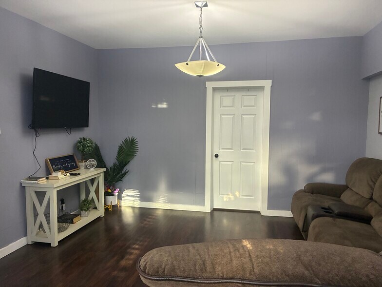 Building Photo - 1634 Summerfield St