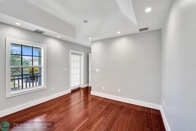Building Photo - 1326 SW 23rd St
