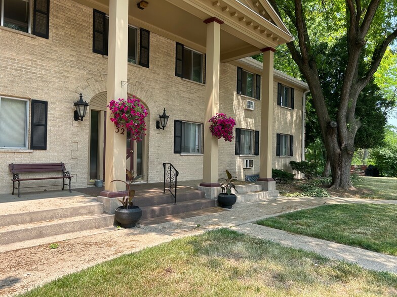 Primary Photo - Heritage Circle Apartments