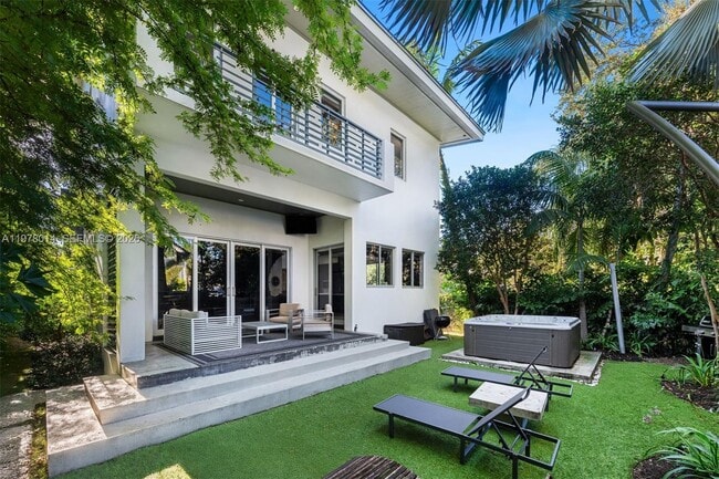 Building Photo - 101 SW 21st Rd