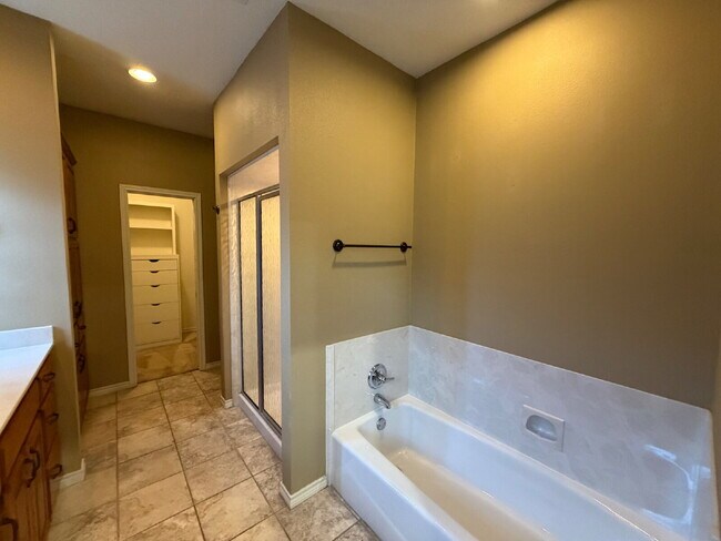 Building Photo - Beautiful 3-Bed, 2-Bath Gem in Lubbock- Spacious 1500 Sq Ft Living!