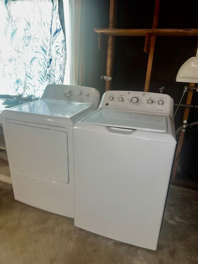 Building Photo - 4548 N Meridian Ave