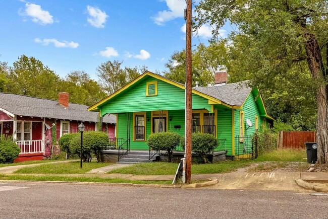 Building Photo - Charming and Newly Renovated 3 Bedroom 1 B...