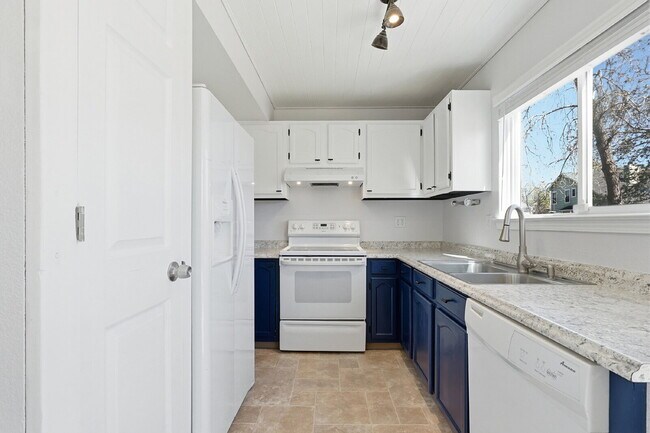 Building Photo - $1,840.95, 3-bed, 1.5-bath, located in Colorado Springs with a large backyard.