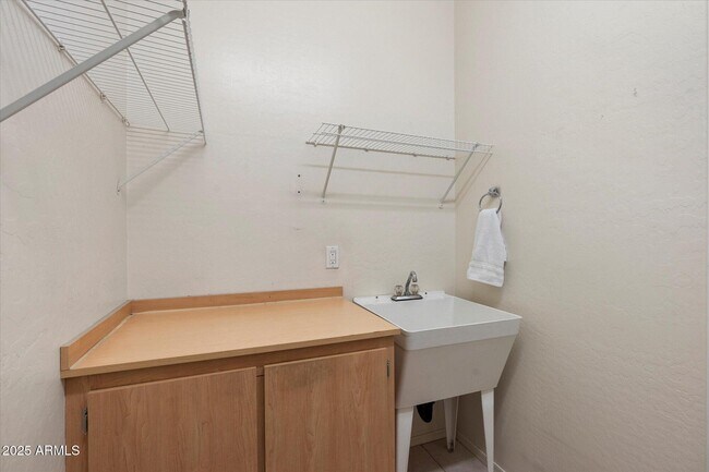 Building Photo - 10527 E Tierra Buena Ln