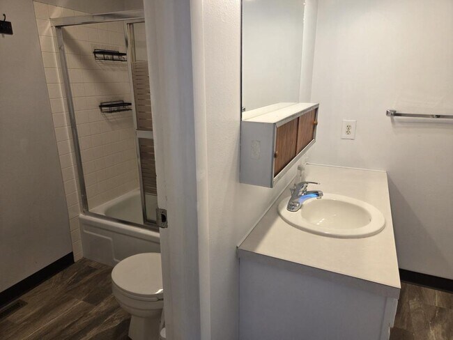 Building Photo - 921 Pasque Dr