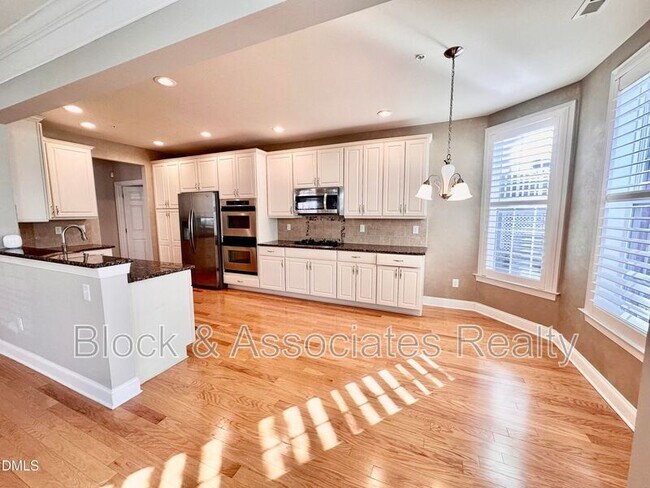 Building Photo - 10520 Sablewood Dr