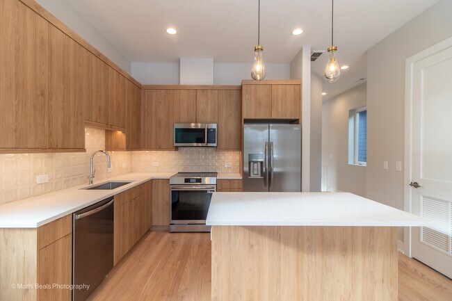Building Photo - 6749 S Langley Ave
