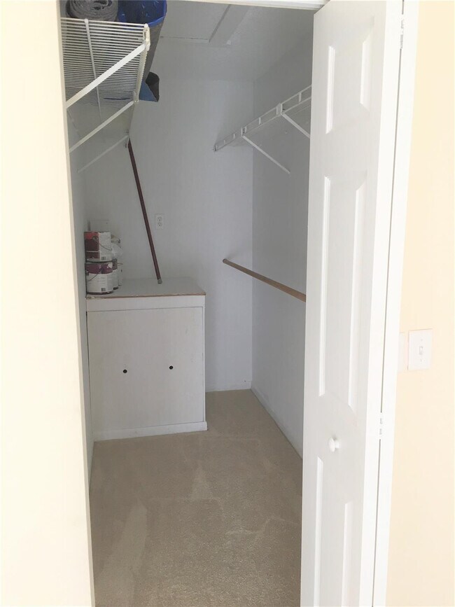 Building Photo - 551 SW 135th Ave