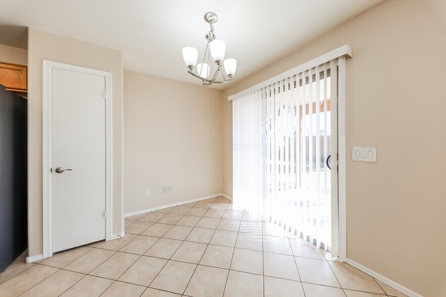 Building Photo - 16255 N 158th Dr